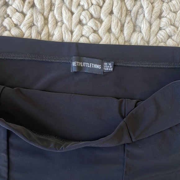 Pretty Little Thing Black Cropped Tube Top - Size: US 8 - Picture 4 of 4